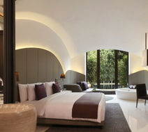 The Roseate New Delhi Pool