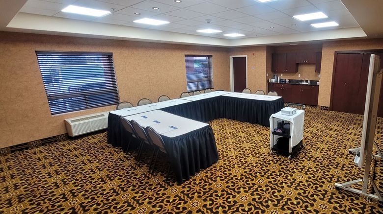 <b>Holiday Inn Express & Suites Whitecourt Meeting</b>. Images powered by <a href="https://www.leonardoworldwide.com/" title="Leonardo Worldwide" target="_blank">Leonardo</a>.