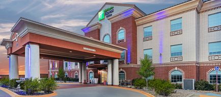 Holiday Inn Express Hotel & Suites Exterior
