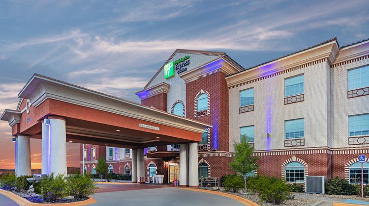 Holiday Inn Express Hotel & Suites Exterior