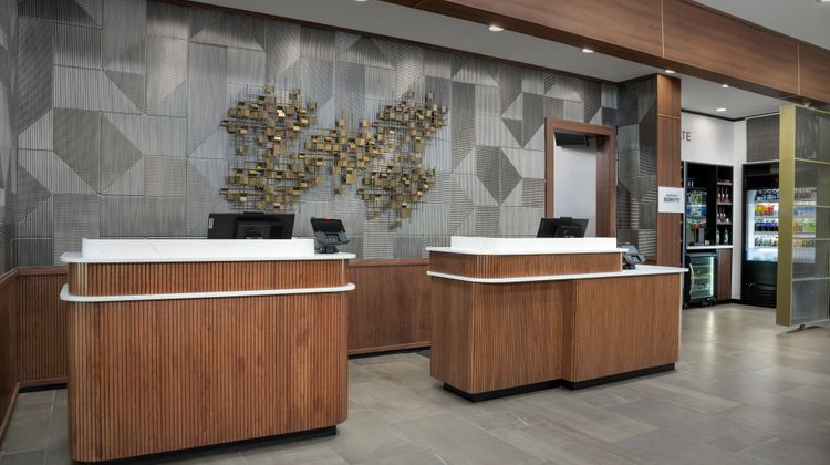 Courtyard By Marriott Northport Lobby