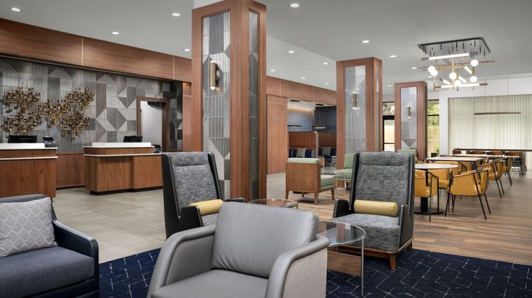 Courtyard By Marriott Northport Lobby