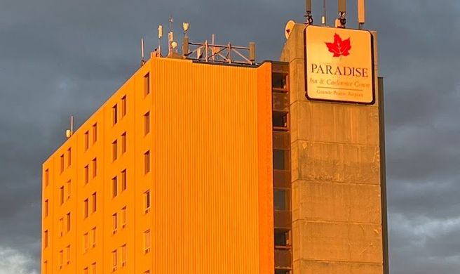 Paradise Inn & Suites Conference Centre Exterior