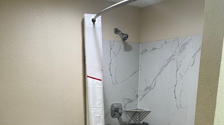 Red Roof Inn Haltom City Room