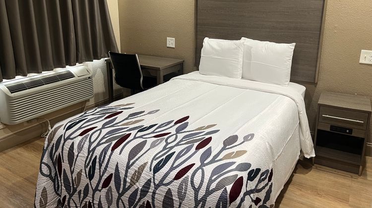 Red Roof Inn Haltom City Room