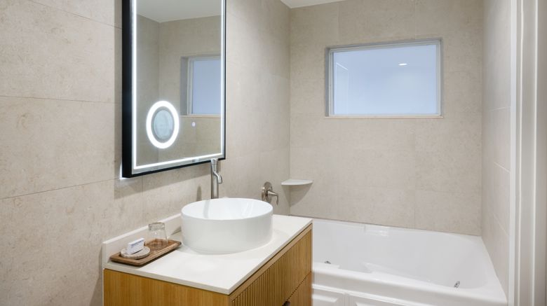 <b>Islander Resort Suite</b>. Images powered by <a href="https://www.leonardoworldwide.com/" title="Leonardo Worldwide" target="_blank">Leonardo</a>.