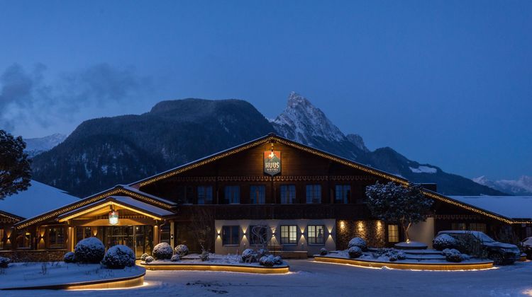Huus Hotel Gstaad, a Design Hotel Exterior