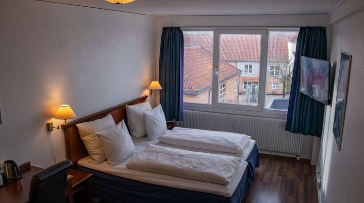 Phonix Hotel Room