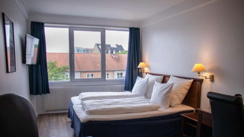 <b>Phonix Hotel Room</b>. Images powered by <a href="https://www.leonardoworldwide.com/" title="Leonardo Worldwide" target="_blank">Leonardo</a>.