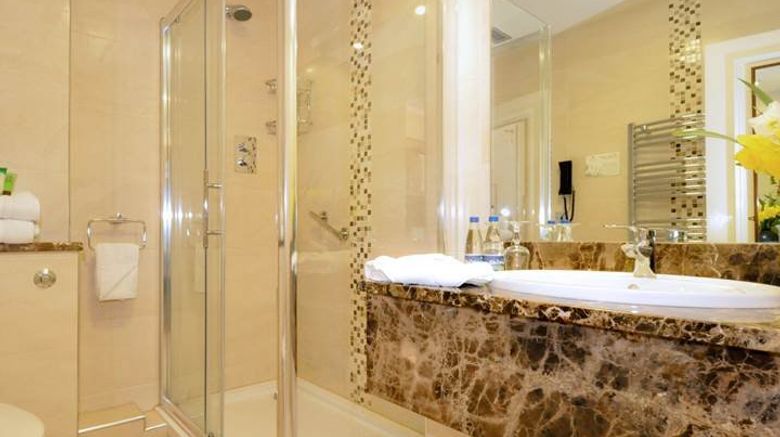 <b>Ardilaun Hotel Room</b>. Images powered by <a href="https://www.leonardoworldwide.com/" title="Leonardo Worldwide" target="_blank">Leonardo</a>.