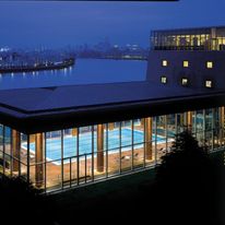 Canary Riverside Plaza Hotel