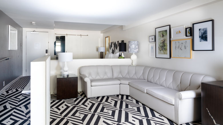 <b>Chamberlain West Hollywood Suite</b>. Images powered by <a href="https://www.leonardoworldwide.com/" title="Leonardo Worldwide" target="_blank">Leonardo</a>.
