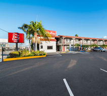 Red Roof Inn Los Angeles–Bellflower Exterior