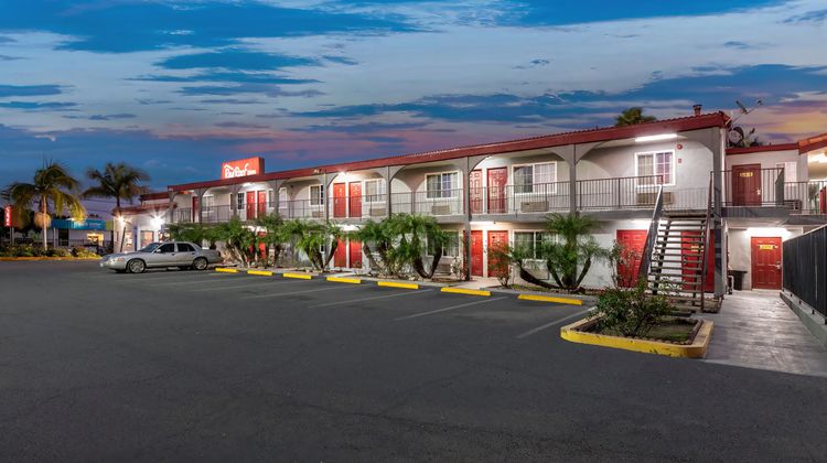 Red Roof Inn Los Angeles–Bellflower Exterior