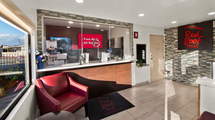 Red Roof Inn Los Angeles–Bellflower Lobby