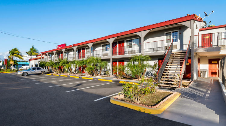 Red Roof Inn Los Angeles–Bellflower Exterior