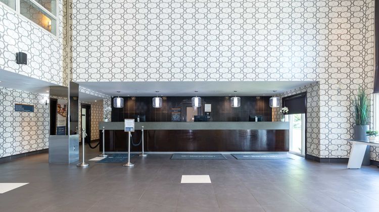 Sandman Hotel & Stes Calgary South Exterior