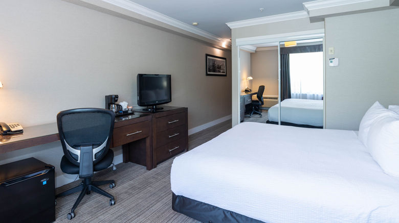 <b>Sandman Hotel & Stes Calgary South Room</b>. Images powered by <a href="https://www.leonardoworldwide.com/" title="Leonardo Worldwide" target="_blank">Leonardo</a>.