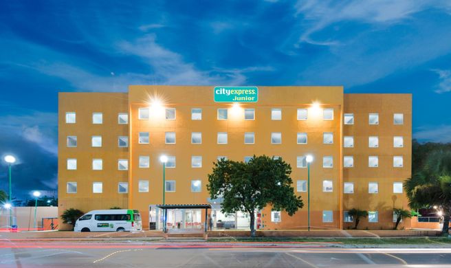 City Express Junior by Marriott Airport Exterior