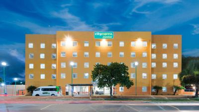 City Express Junior by Marriott Airport
