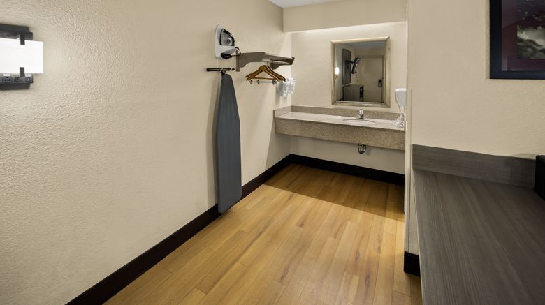 <b>Red Roof Inn Chapel Hill - UNC Room</b>. Images powered by <a href="https://www.leonardoworldwide.com/" title="Leonardo Worldwide" target="_blank">Leonardo</a>.