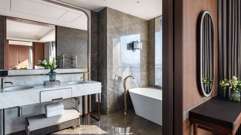 <b>Four Seasons Hotel Dalian Room</b>. Images powered by <a href="https://www.leonardoworldwide.com/" title="Leonardo Worldwide" target="_blank">Leonardo</a>.