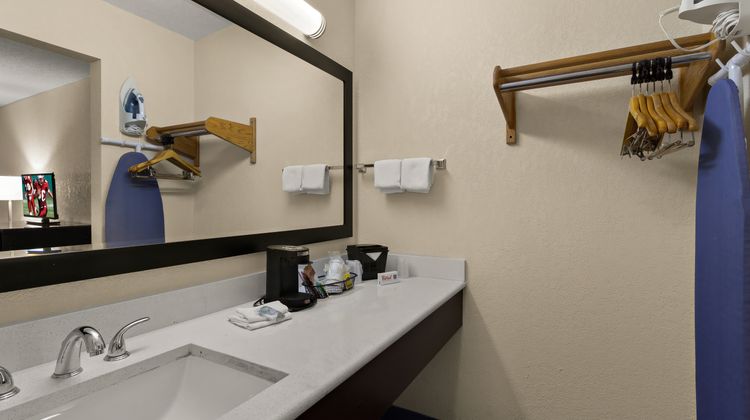 Red Roof Inn & Suites Cave City Recreation