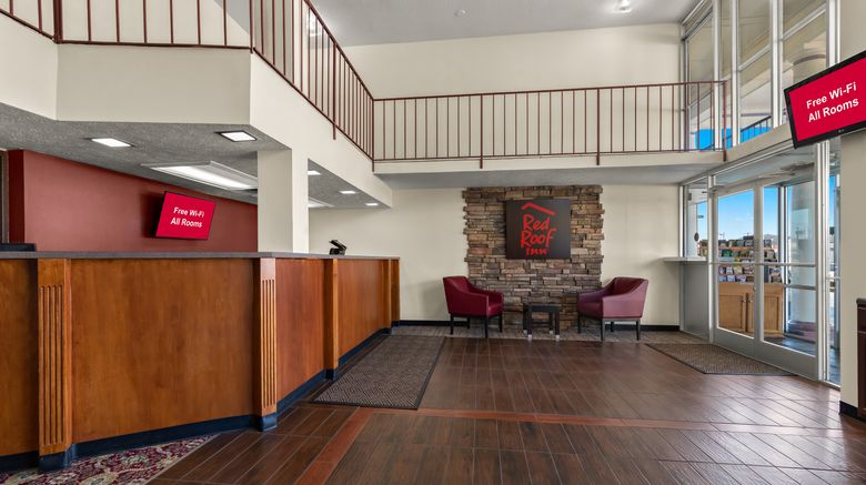 <b>Red Roof Inn & Suites Cave City Lobby</b>. Images powered by <a href="https://www.leonardoworldwide.com/" title="Leonardo Worldwide" target="_blank">Leonardo</a>.