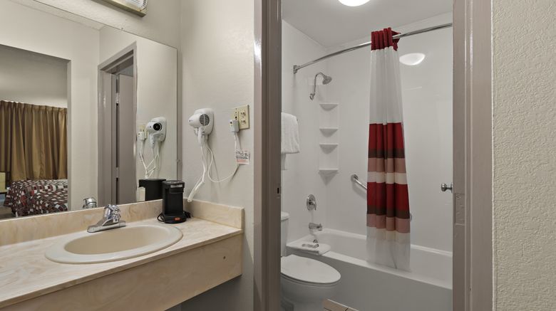 <b>Red Roof Inn & Suites Cave City Room</b>. Images powered by <a href="https://www.leonardoworldwide.com/" title="Leonardo Worldwide" target="_blank">Leonardo</a>.