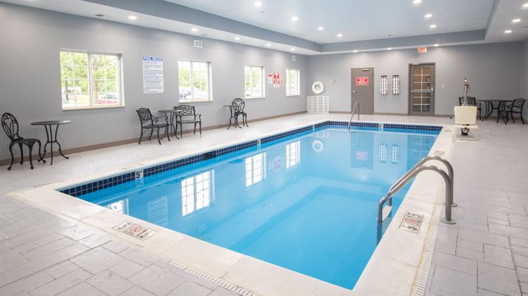 Candlewood Suites Clarksville Pool
