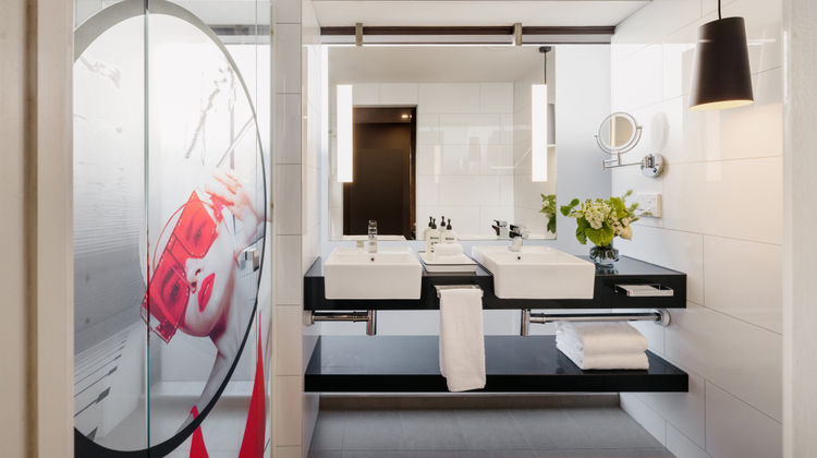 Hotel Indigo Melbourne on Flinders Lobby