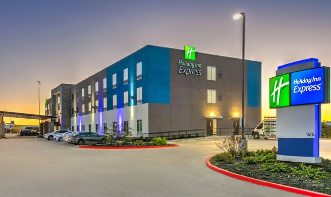 Holiday Inn Express East I-10 Exterior