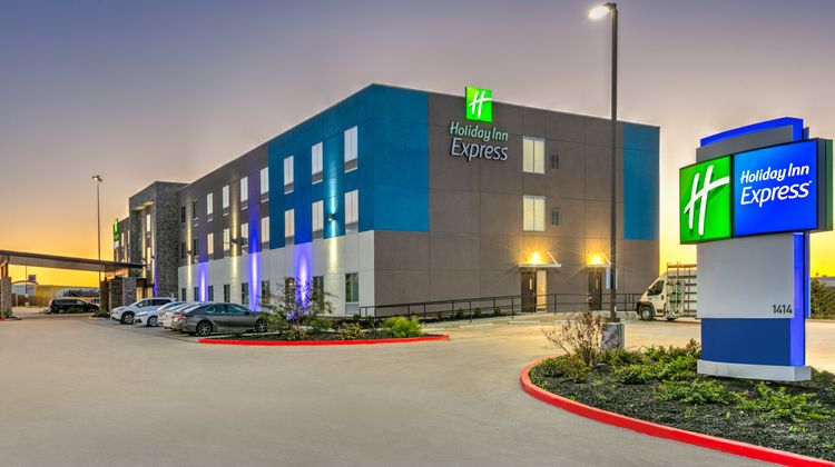 Holiday Inn Express East I-10 Exterior