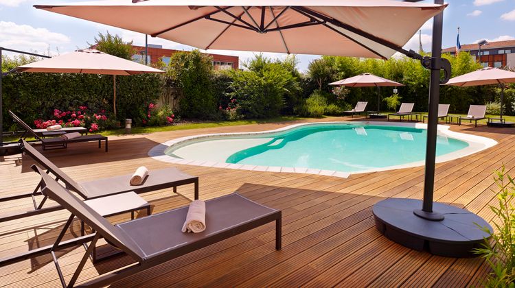 Holiday Inn Express Toulouse Airport Exterior