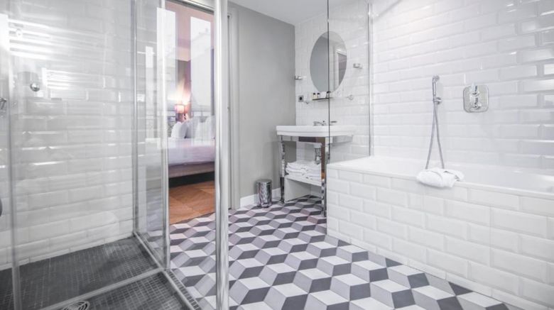 <b>Monsieur Cadet Hotel & Spa Room</b>. Images powered by <a href="https://www.leonardoworldwide.com/" title="Leonardo Worldwide" target="_blank">Leonardo</a>.