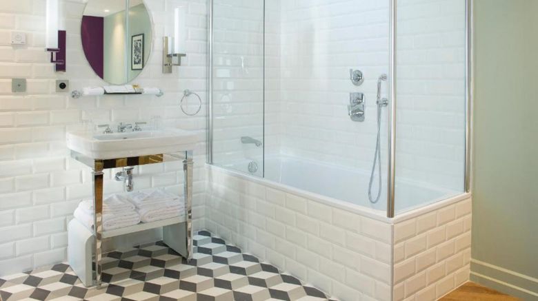 <b>Monsieur Cadet Hotel & Spa Room</b>. Images powered by <a href="https://www.leonardoworldwide.com/" title="Leonardo Worldwide" target="_blank">Leonardo</a>.