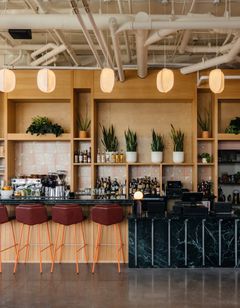 Waymore's Guest House & Casual Club