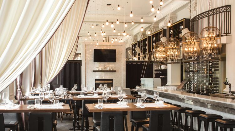 Le Place d'Armes Hotel & Suites Restaurant