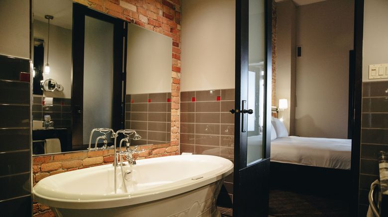 <b>Le Place d'Armes Hotel & Suites Room</b>. Images powered by <a href="https://www.leonardoworldwide.com/" title="Leonardo Worldwide" target="_blank">Leonardo</a>.