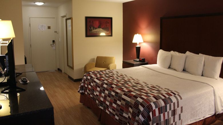 <b>Red Roof Inn Gurnee - Waukegan Room</b>. Images powered by <a href="https://www.leonardoworldwide.com/" title="Leonardo Worldwide" target="_blank">Leonardo</a>.
