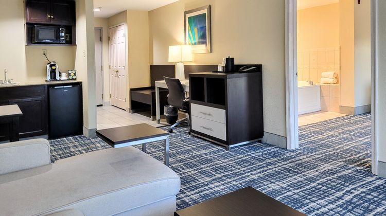 Holiday Inn Belcamp Aberdeen Suite