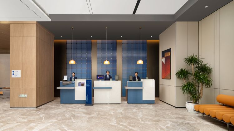 Holiday Inn Express Aerospace Town Exterior
