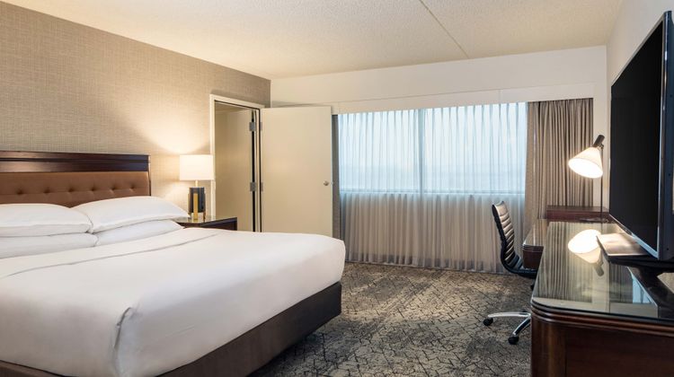 Sheraton Detroit Metro Airport Room