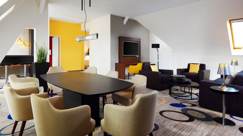 <b>Sheraton Hannover Pelikan Hotel Room</b>. Images powered by <a href="https://www.leonardoworldwide.com/" title="Leonardo Worldwide" target="_blank">Leonardo</a>.