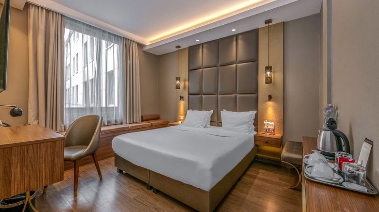 <b>Continental Hotel Budapest Room</b>. Images powered by <a href="https://www.leonardoworldwide.com/" title="Leonardo Worldwide" target="_blank">Leonardo</a>.
