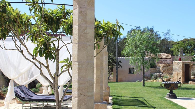 <b>Castle Elvira Pool</b>. Images powered by <a href="https://www.leonardoworldwide.com/" title="Leonardo Worldwide" target="_blank">Leonardo</a>.