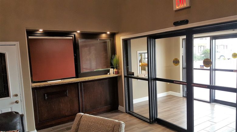 <b>Red Roof Inn & Suites Houston-Humble IAH Lobby</b>. Images powered by <a href="https://www.leonardoworldwide.com/" title="Leonardo Worldwide" target="_blank">Leonardo</a>.