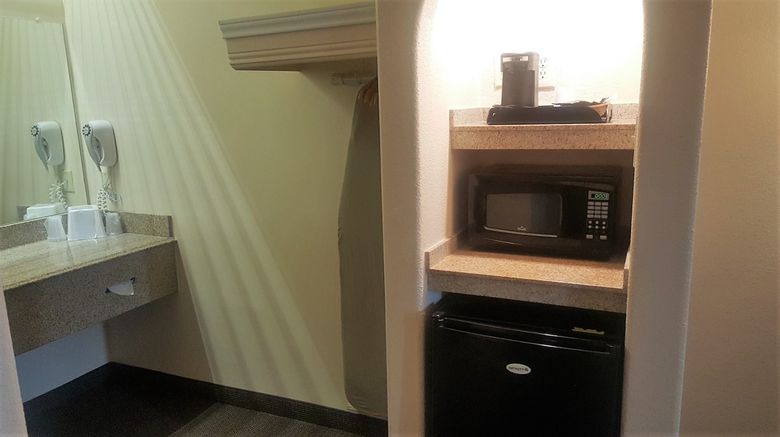<b>Red Roof Inn & Suites Houston-Humble IAH Room</b>. Images powered by <a href="https://www.leonardoworldwide.com/" title="Leonardo Worldwide" target="_blank">Leonardo</a>.