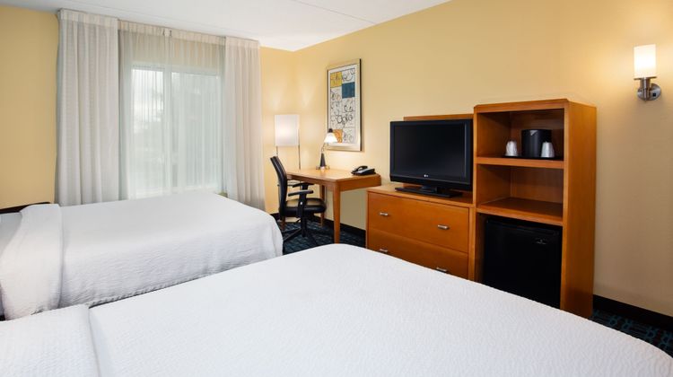 Fairfield Inn & Suites Lexington North Room