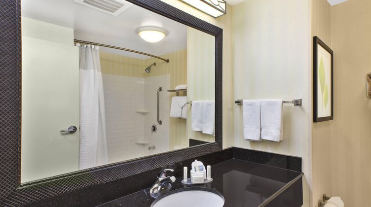 Fairfield Inn & Suites Lexington North Room